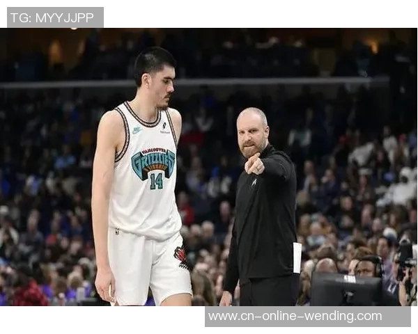 火箭队季前赛对决灰熊队精彩回顾与赛后分析